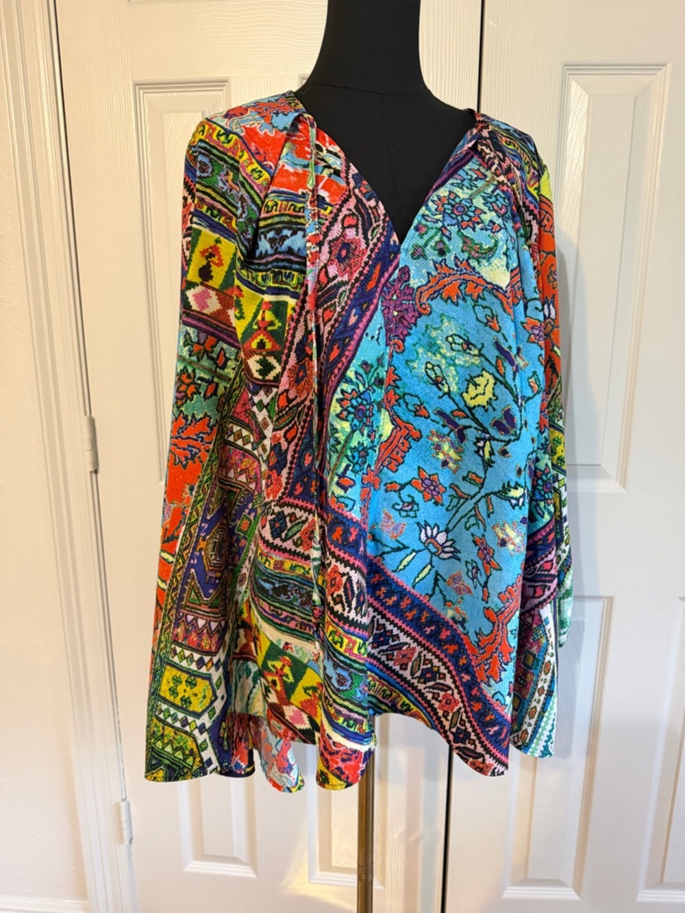 Ivy Jane Boho Tunic Top Medium Colorful Tribal Print Flowy USA